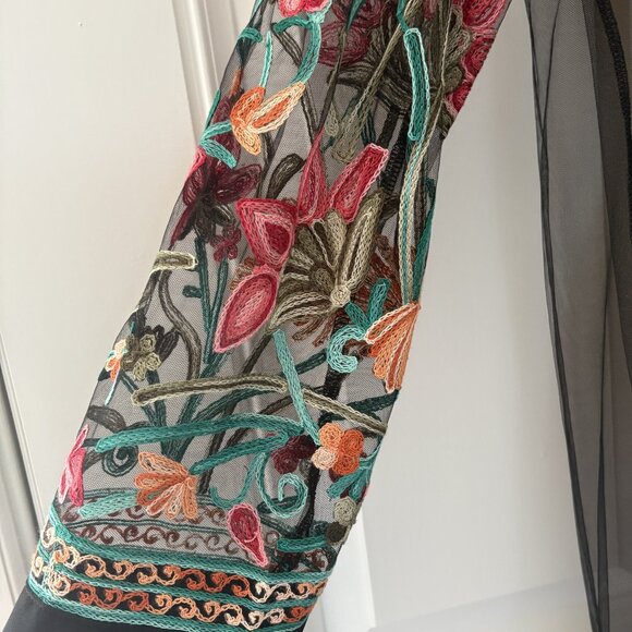 NEW Floral Cover Up by Liv Los Angeles - Picture 3 of 4